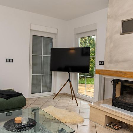 Ganzes Ferienhaus In Leipzig Mit Garage Und Fussbodenheizung Exteriör bild