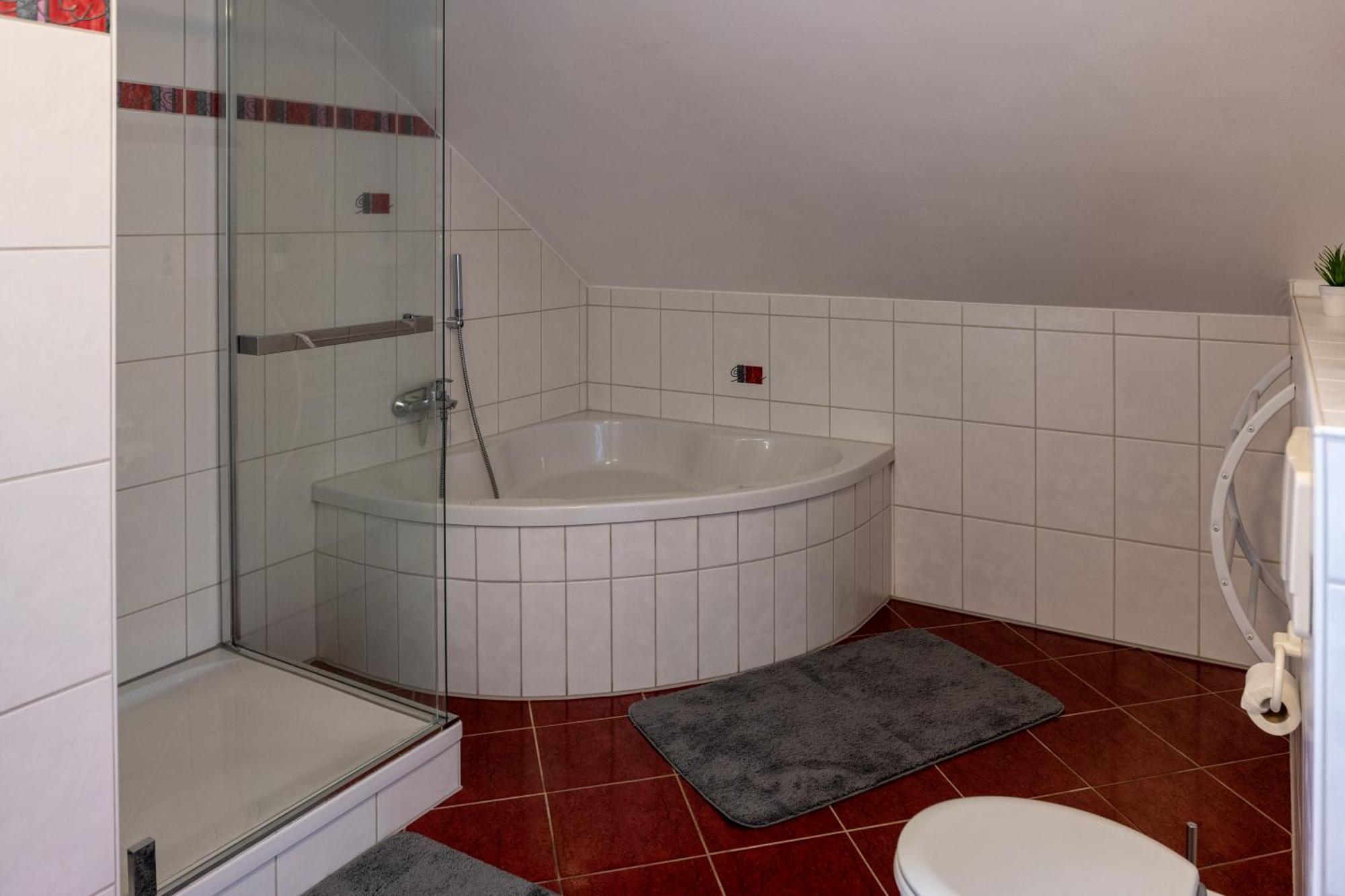 Ganzes Ferienhaus In Leipzig Mit Garage Und Fussbodenheizung Exteriör bild